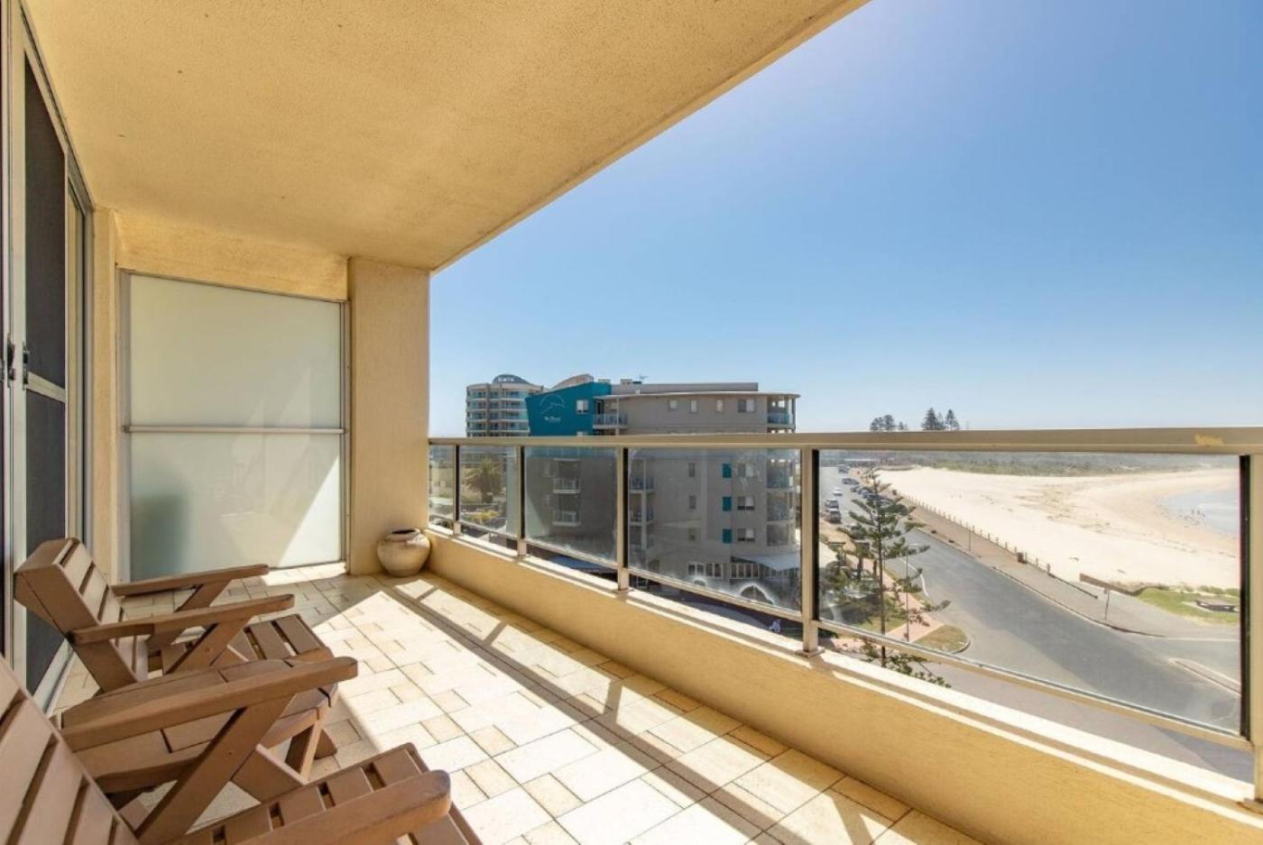 Beachpoint 402 - Linen Not Included
